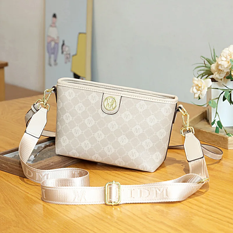 2023 New Women's Gift Commuter Bag Versatile Mom Bag Underarm Piece Crossbody Bag Female