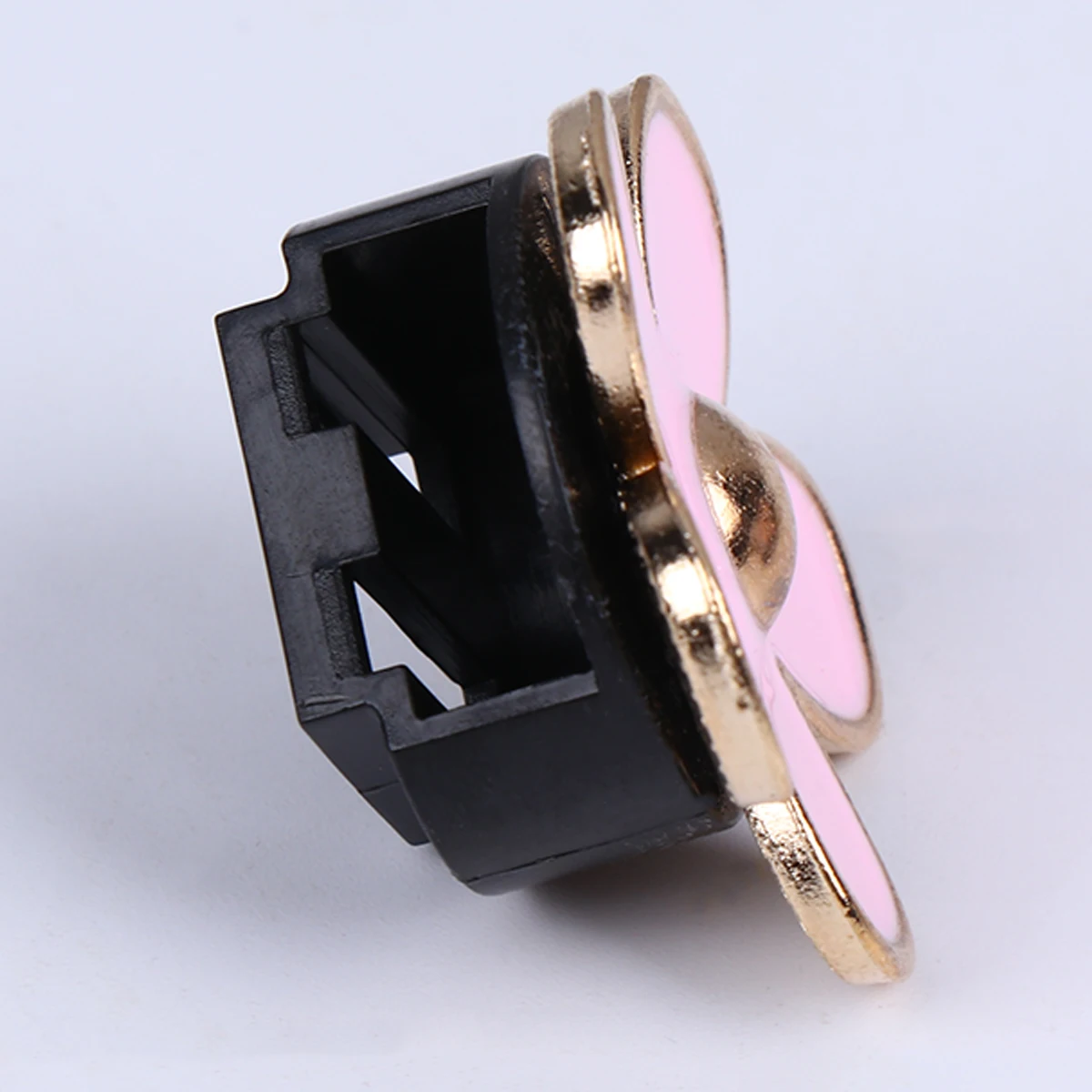

4pcs Aromatherapy Clips Car Perfume Freshener Iron Vent Charms Safe Durable Driving Relief Auto Interior Ornament Gift