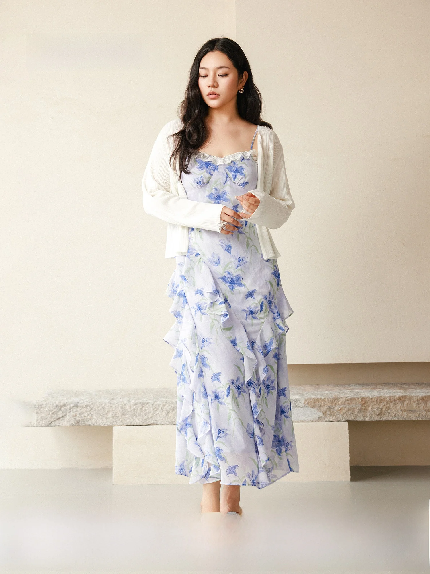 

Элегантное романтичное весенне-летнее шифоновое платье-рубашка с цветочным принтом и кружевной отделкой, повседневное, стандартного кроя, длинное