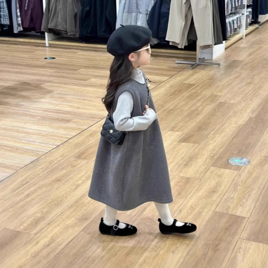 

2025 г., осенне-зимнее длинное и толстое бархатное платье-майка для малышей, комплект из двух предметов с высоким воротником и бархатной нижней рубашкой