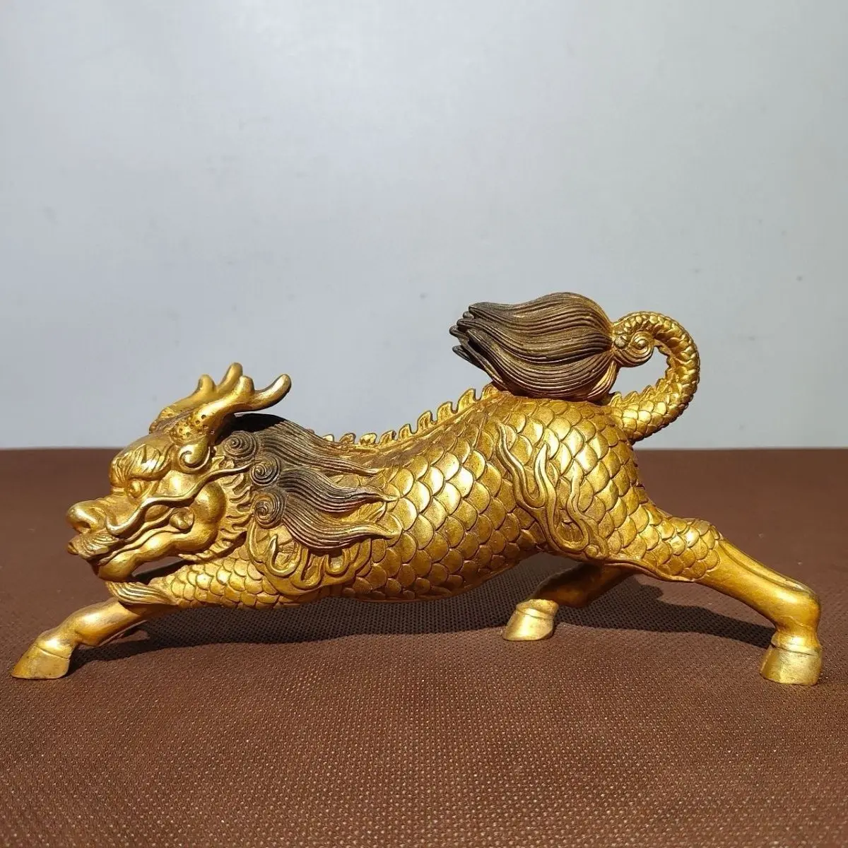 Stretching the auspicious beast of the kylin Ornament Decoration Tea Pet Figurines Desk Decor Accessories