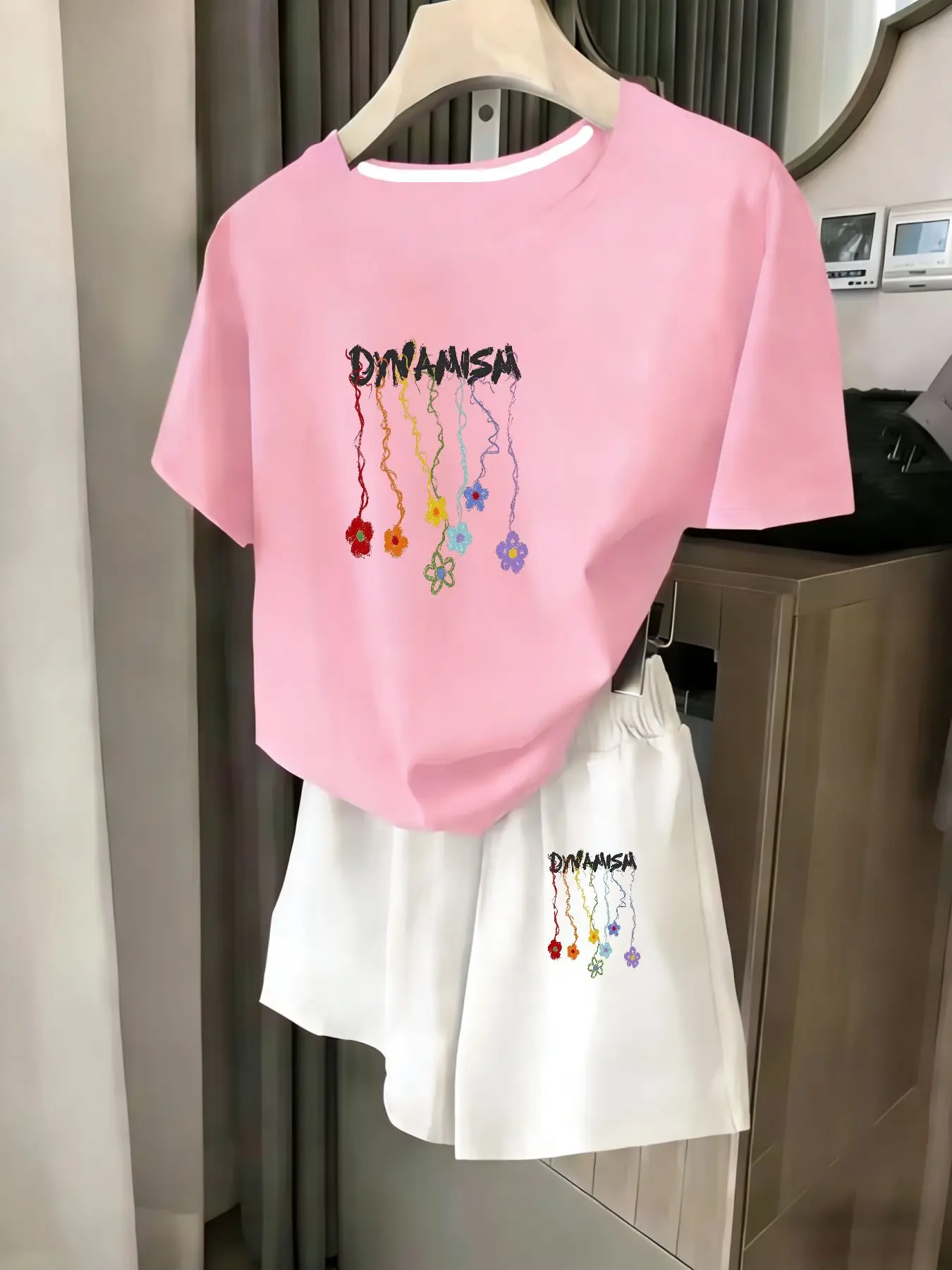 

Женский комплект из 2 предметов, летний комплект для пляжного отдыха, повседневная футболка с круглым вырезом и короткими рукавами, шорты с эластичной резинкой на талии, удобный костюм