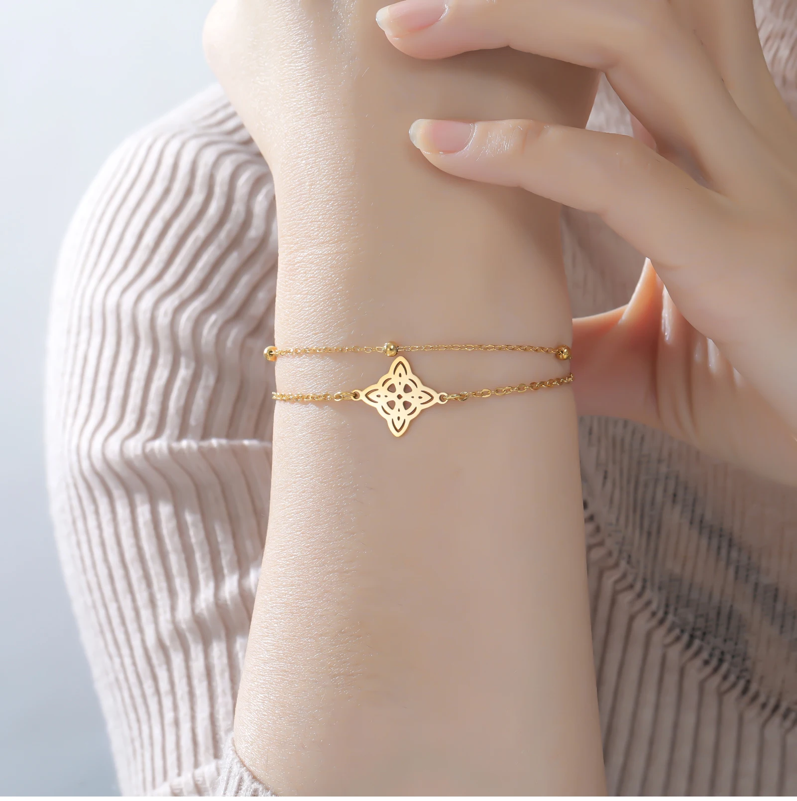 CoolTime Doppelketten-Armbänder mit Hexenknoten für Damen, goldfarben, Schmuck, Schutzsymbol, Geschenk für Liebhaber, 2026 Neuankömmling – Detail 17