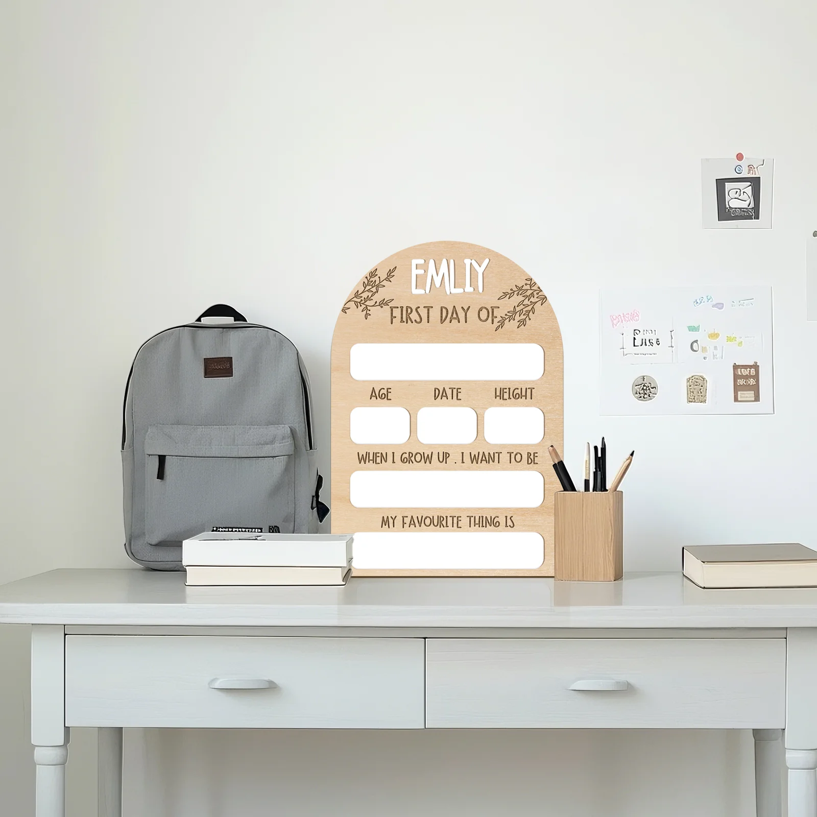 

Personalized School Milestone Board - First/Last Day Sign 26x18cm, Custom Name Like Emily, 4 Color Options, Reusable Chalkboard