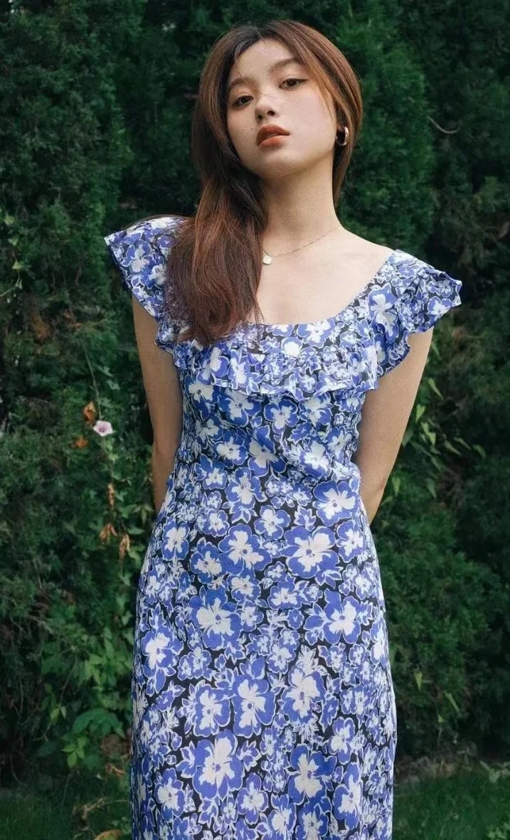 Francés perezoso temperamento elegante estampado de copo de nieve azul, vestido sin mangas de seda con cintura oblicua, crepé doble de seda lavada con arena de 17mm