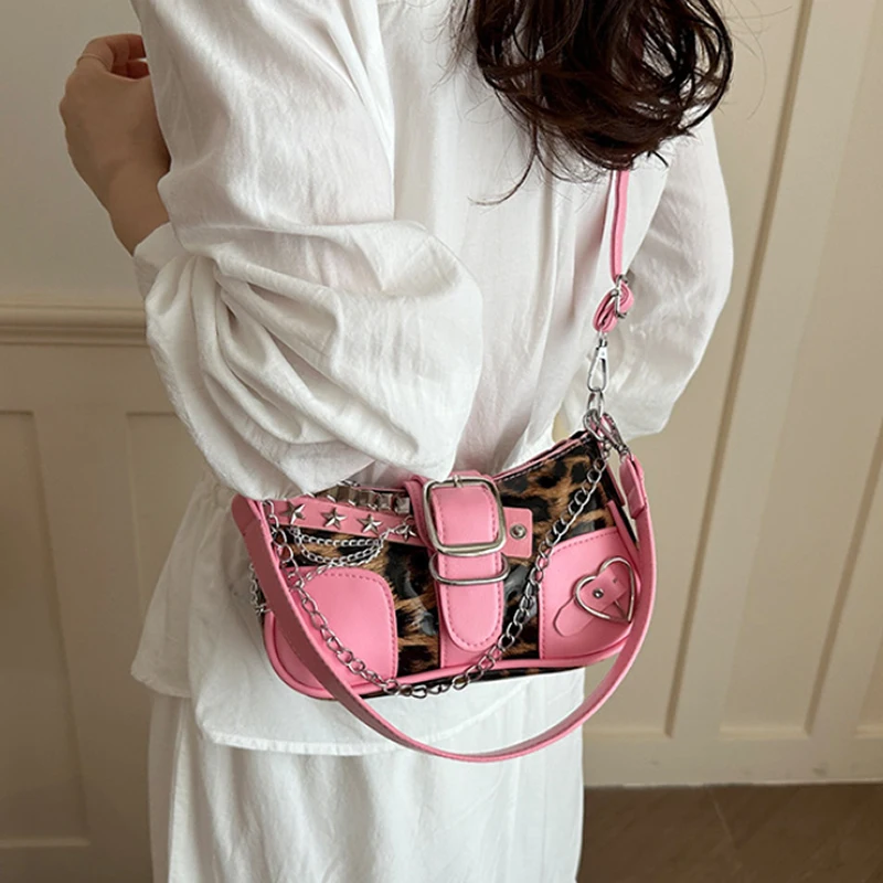 Y2k Mädchen-Umhängetasche mit Nieten und Leopardenmuster, Handtasche im Motorrad-Stil mit Metallnieten und Gürtelschnalle, Damen-Umhängetasche – Detail 8