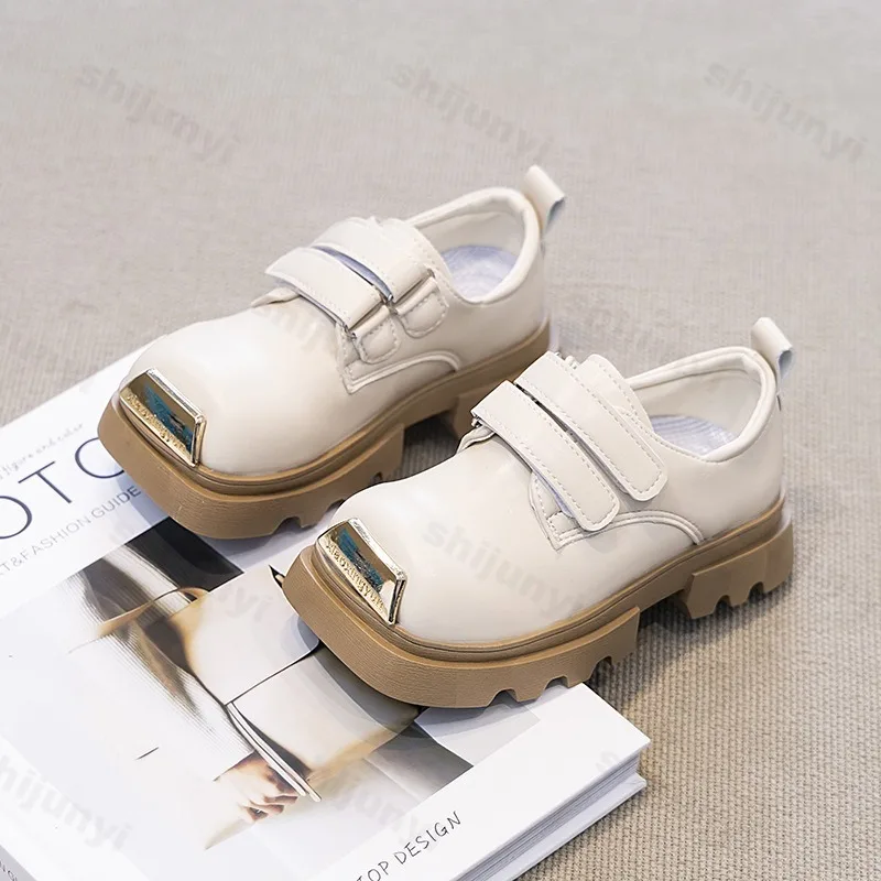 2025 الخريف الأطفال رئيس مربع الرجعية سميكة سوليد بولي أحذية أحذية من الجلد الصبي الفم الضحلة مريحة عدم الانزلاق مكتنزة حذا فردي للسيدات