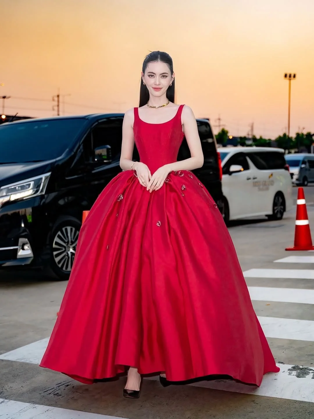 

Ofherown Luxury Red Satin Ball Gown with 3D Flowers Appliques Square Neck Sleeveless Beaded Prom Dress Formal Evening Gown 2026