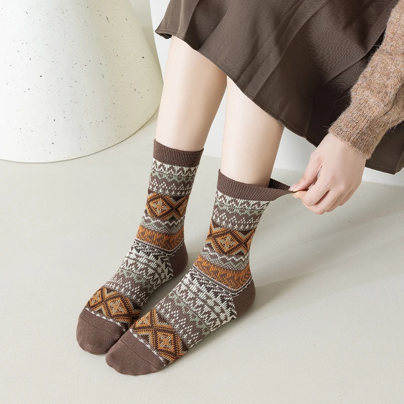 Womens cotton Socks Autumn and Winter Warm Socks Thick Knit Cabin Cozy Crew Soft Socks Gifts for Women Colorful Fashion