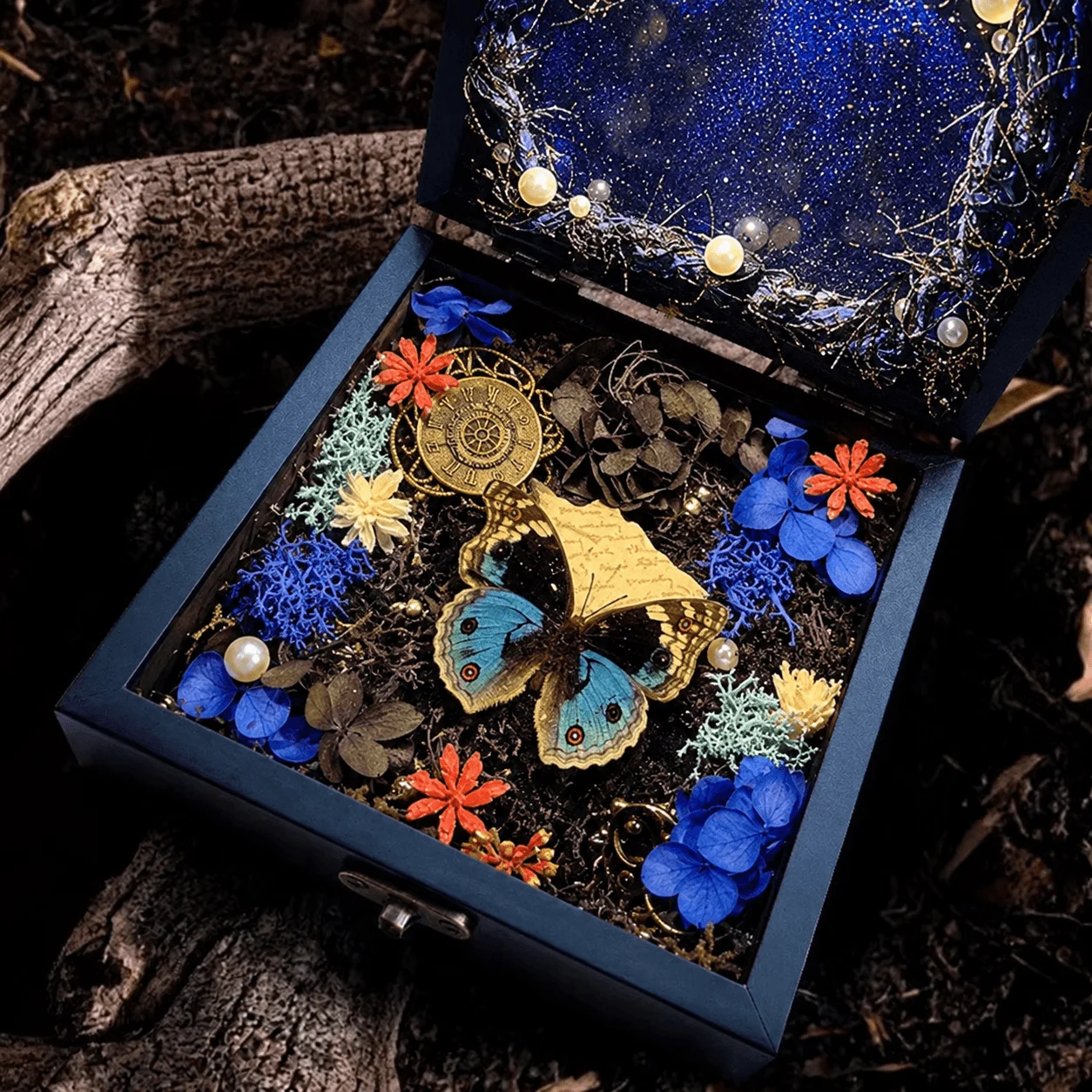 12×12cm Hinged Butterfly Curio Box, Sapphire Blue Liquid Shaker Glitter Lid,Dark Academia Romantic Nature Home Decoration