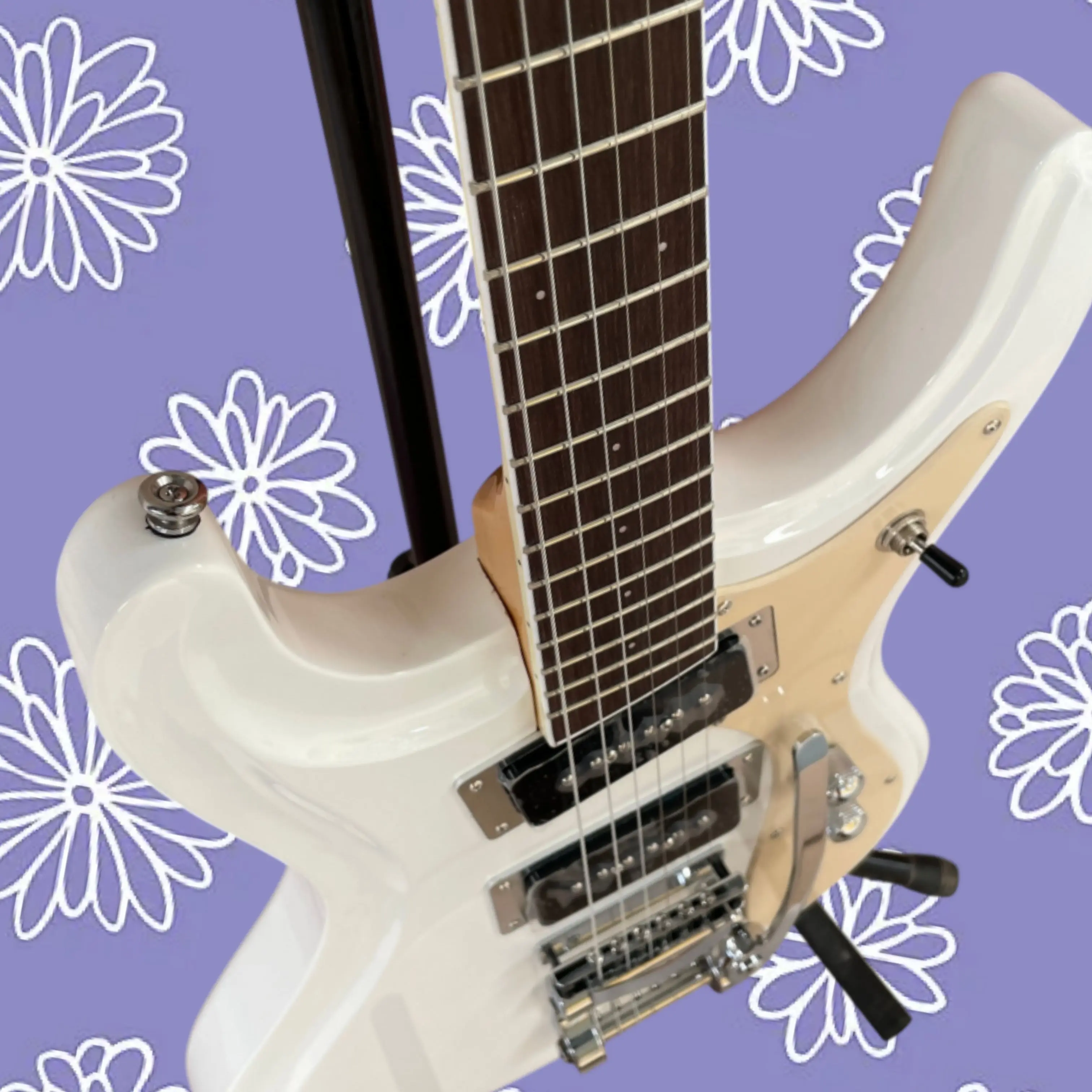 Минималистичная белая электрог – обзор и цена Electric Guitar Beginner