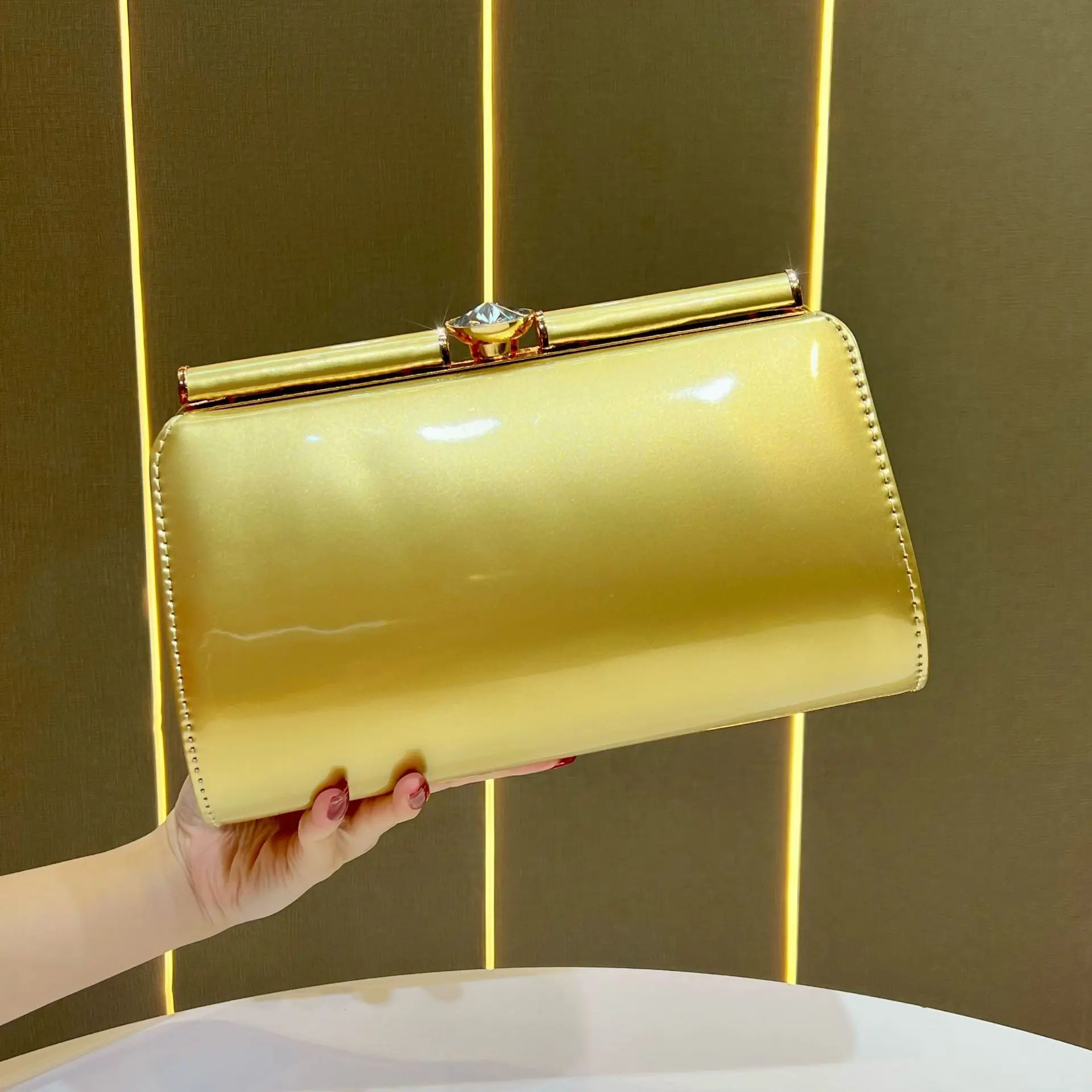 

Новая высококачественная женская сумка большой вместимости, простая и модная, универсальная сумка-мессенджер, сумка через плечо, женская сумка для поездок на работу.