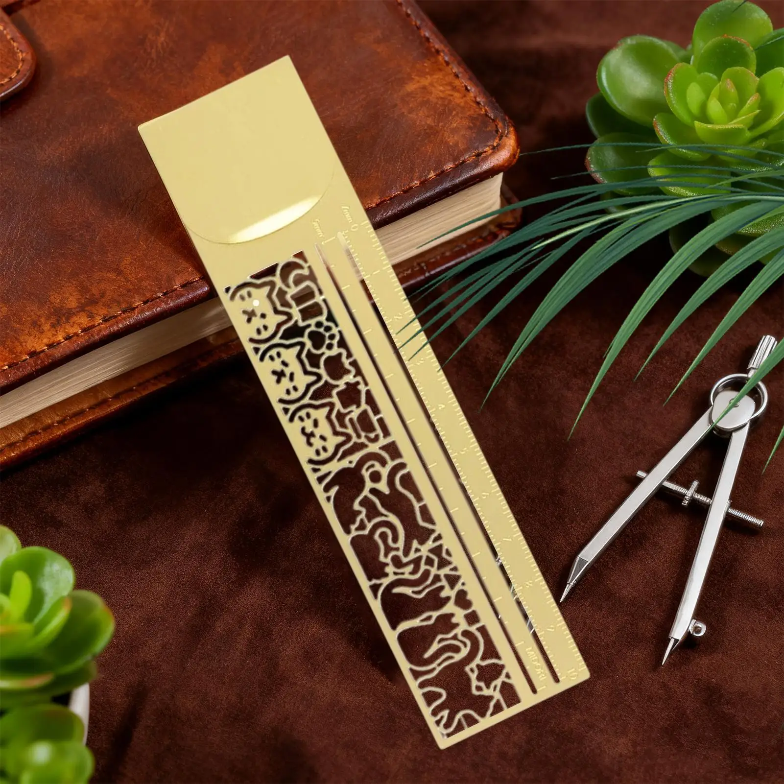 Cat-themed template Ruler Cute Cartoon Metal Portable Cats Claw Ruler with kitten patterns Christmas Birthday gifts for kids