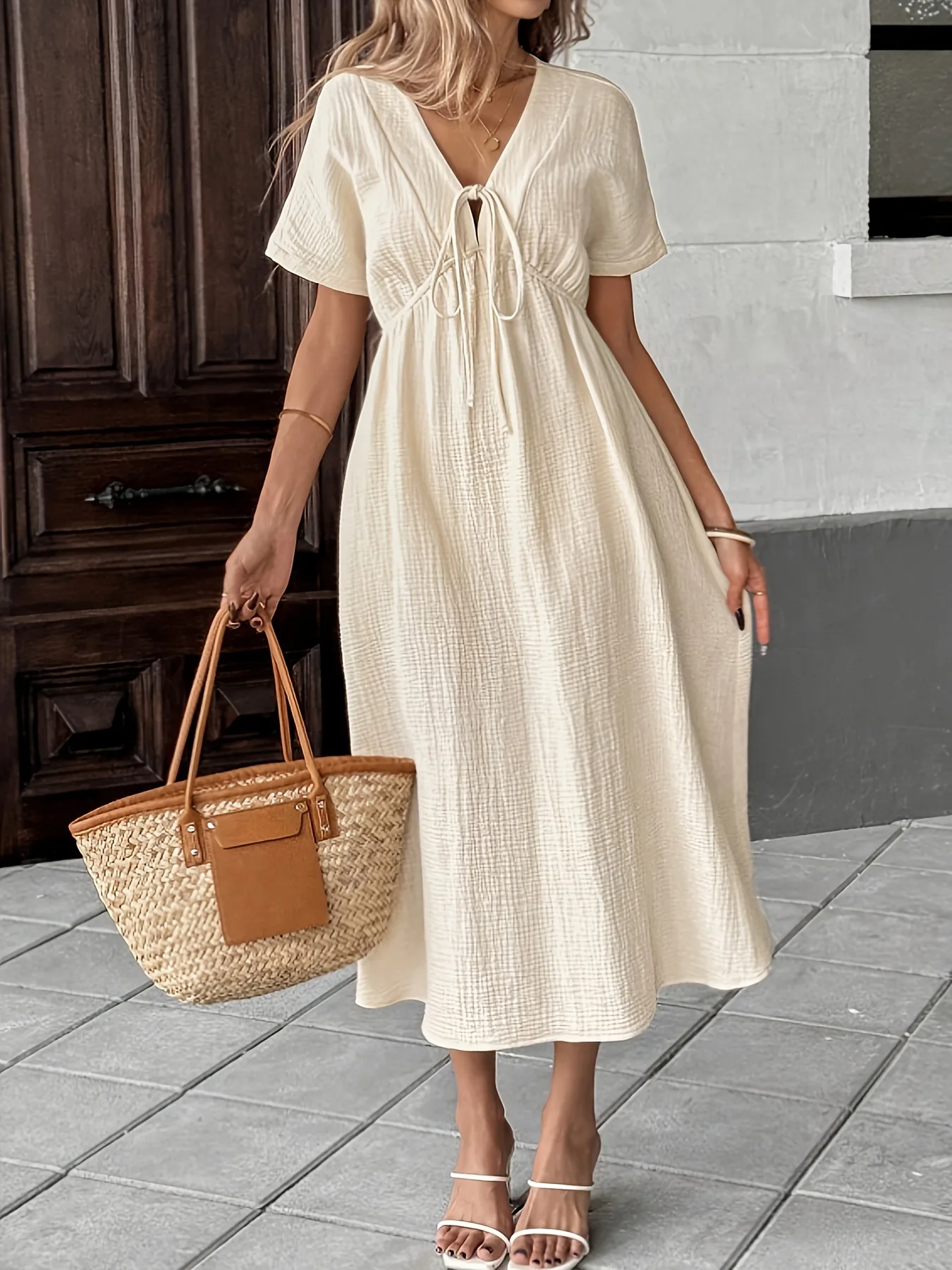 Französisches V-Ausschnitt-Kleid mit Schnürung und Falten für Damen, Sommerliches Loses Kurzarm-Midikleid im Sanften Stil für Urlaub und Freizeit