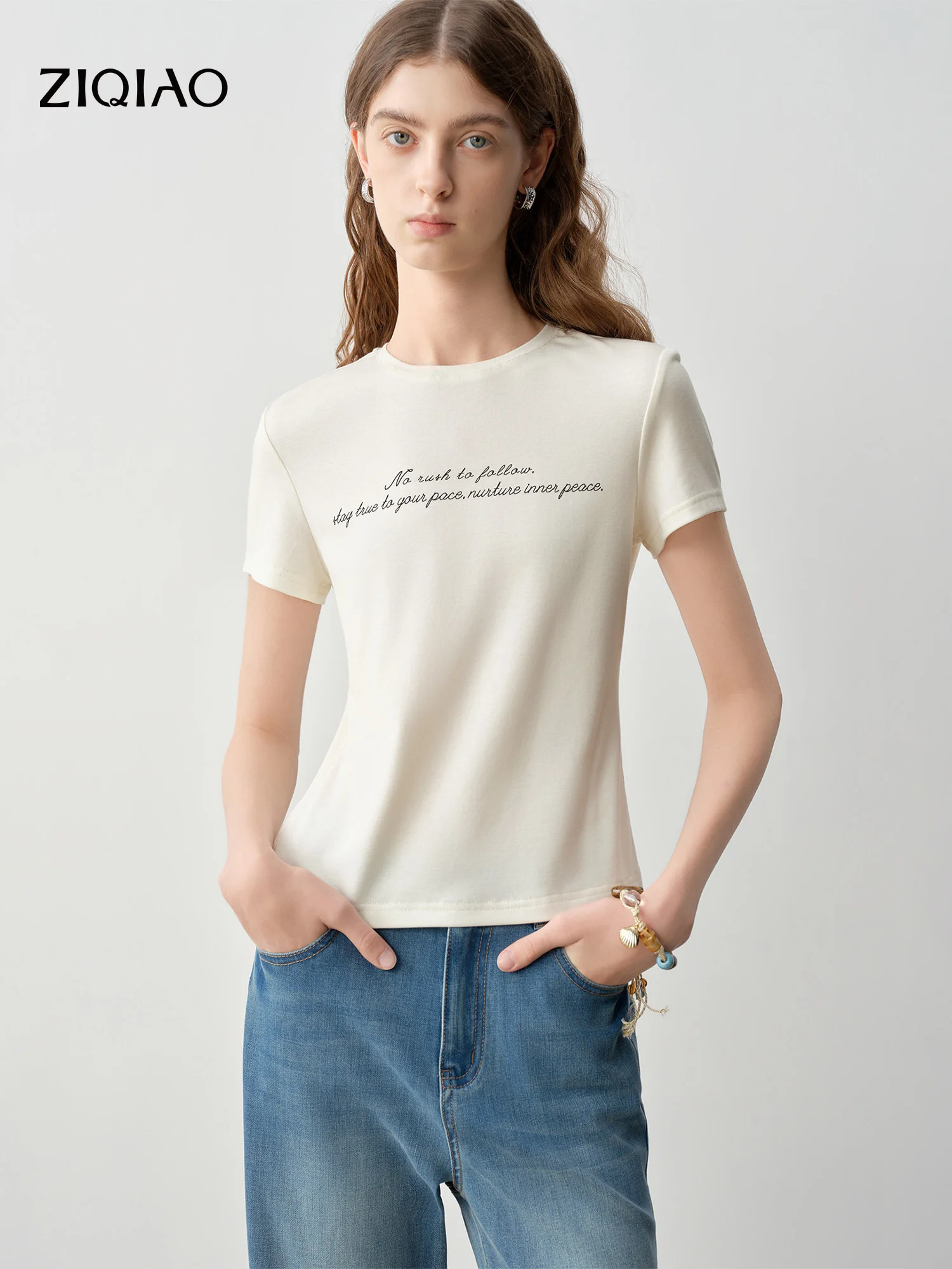 

ZIQIAO 2026 Summer Women's Fitted Round Neck Letter Print T-Shirt Regular Shoulder - Casual Top for Daily Summer Wear