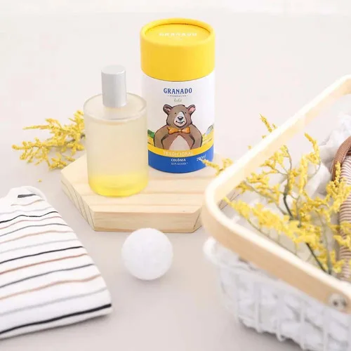 زجاجة أطفال تقليدية من مستعمرة جرانادو ، من من من من من