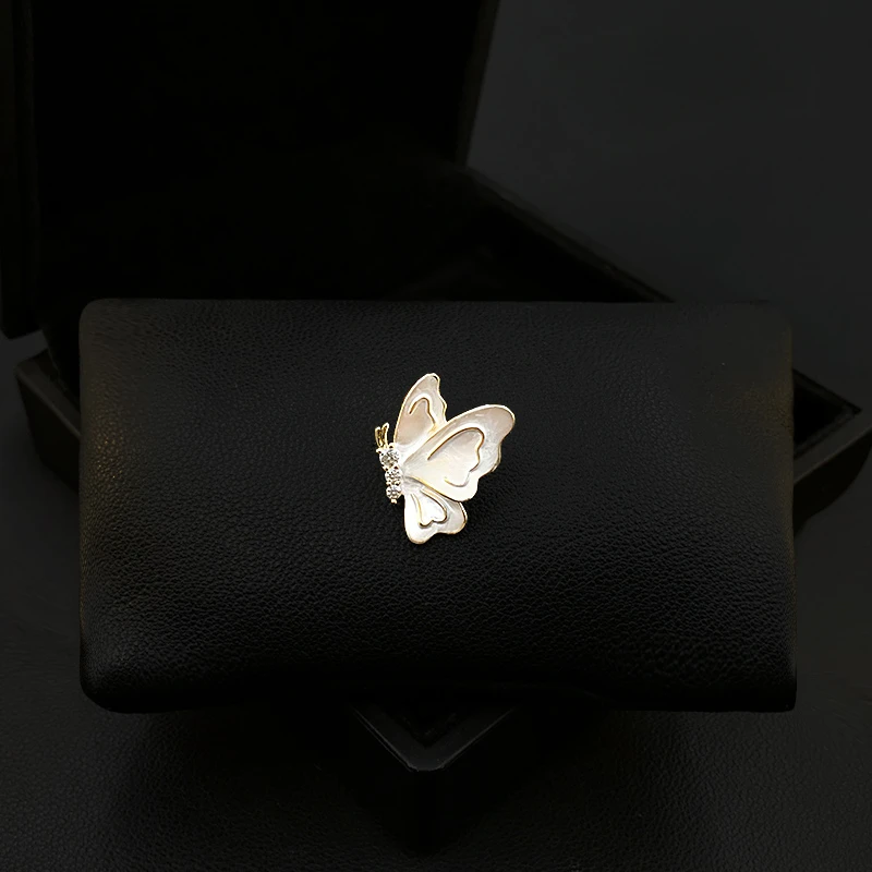 White Butterfly Brooch for Women Suit Luxury Insect Collar Pin Shirt Corsage Clothing Accessories Rhinestone Jewelry 5800