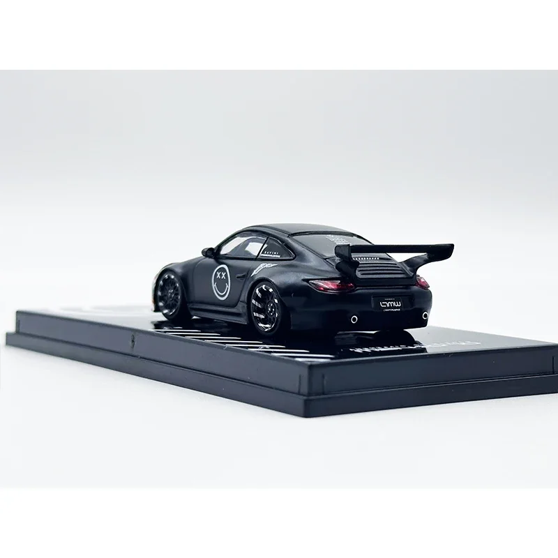 W magazynie 1:64 TW Old New 997 Matte Black Shark Diecast Diorama Car Model Collection Toys Tarmac Works