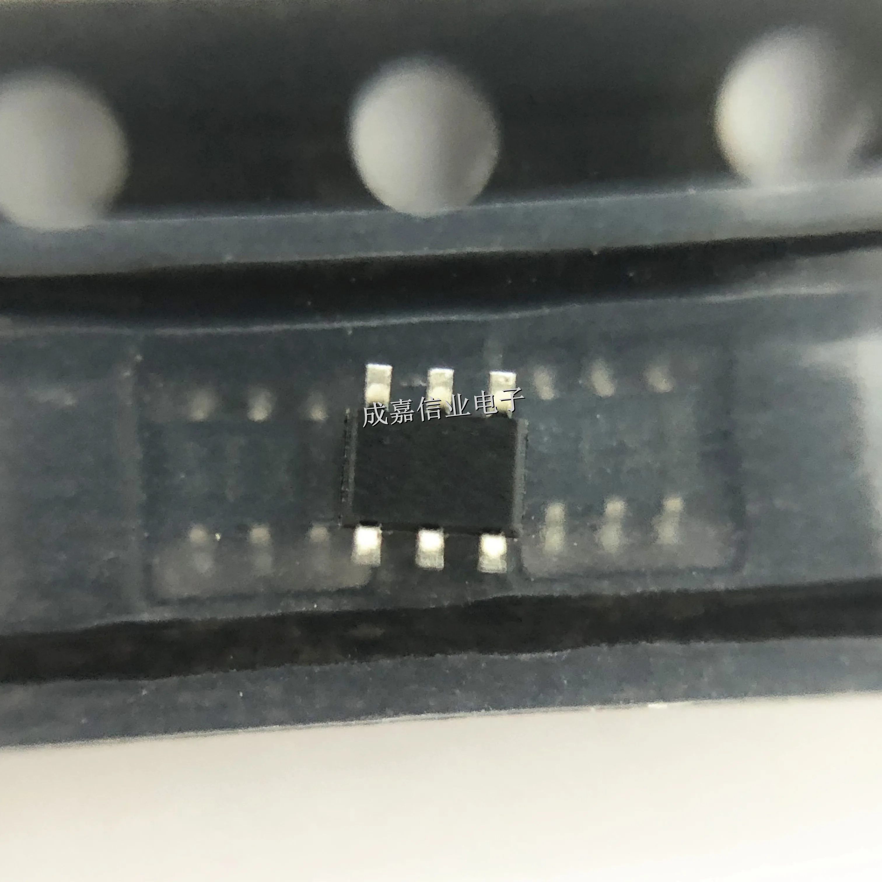 100pcs/Lot UMX1NTN SOT-363-6 MARKING;X1 Bipolar Transistors - BJT DUAL NPN 50V 150MA