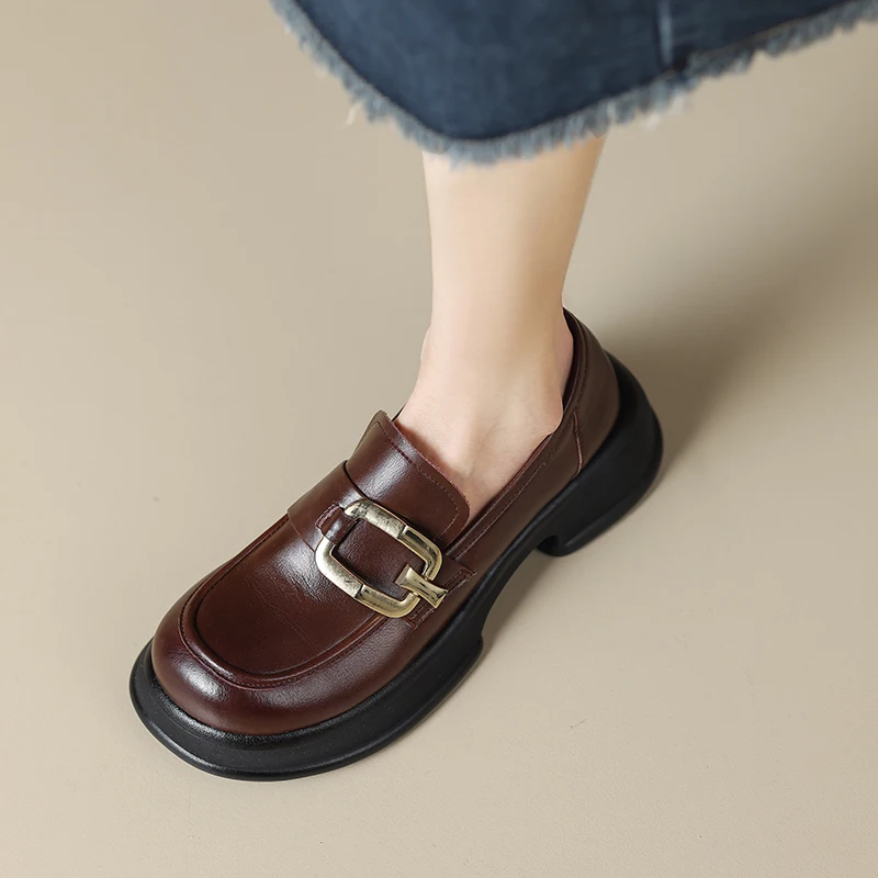 Mocassins slip-on espesso para mulheres, fivela de couro de vaca, sapatos casuais, bombas para primavera e outono, novo