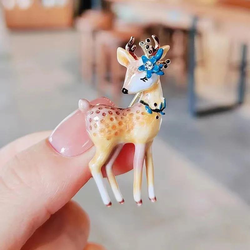 New Christmas Deer Brooches For Women Men Fashion Design New Year Beauty Casual Animal Brooch Pins Party Gifts