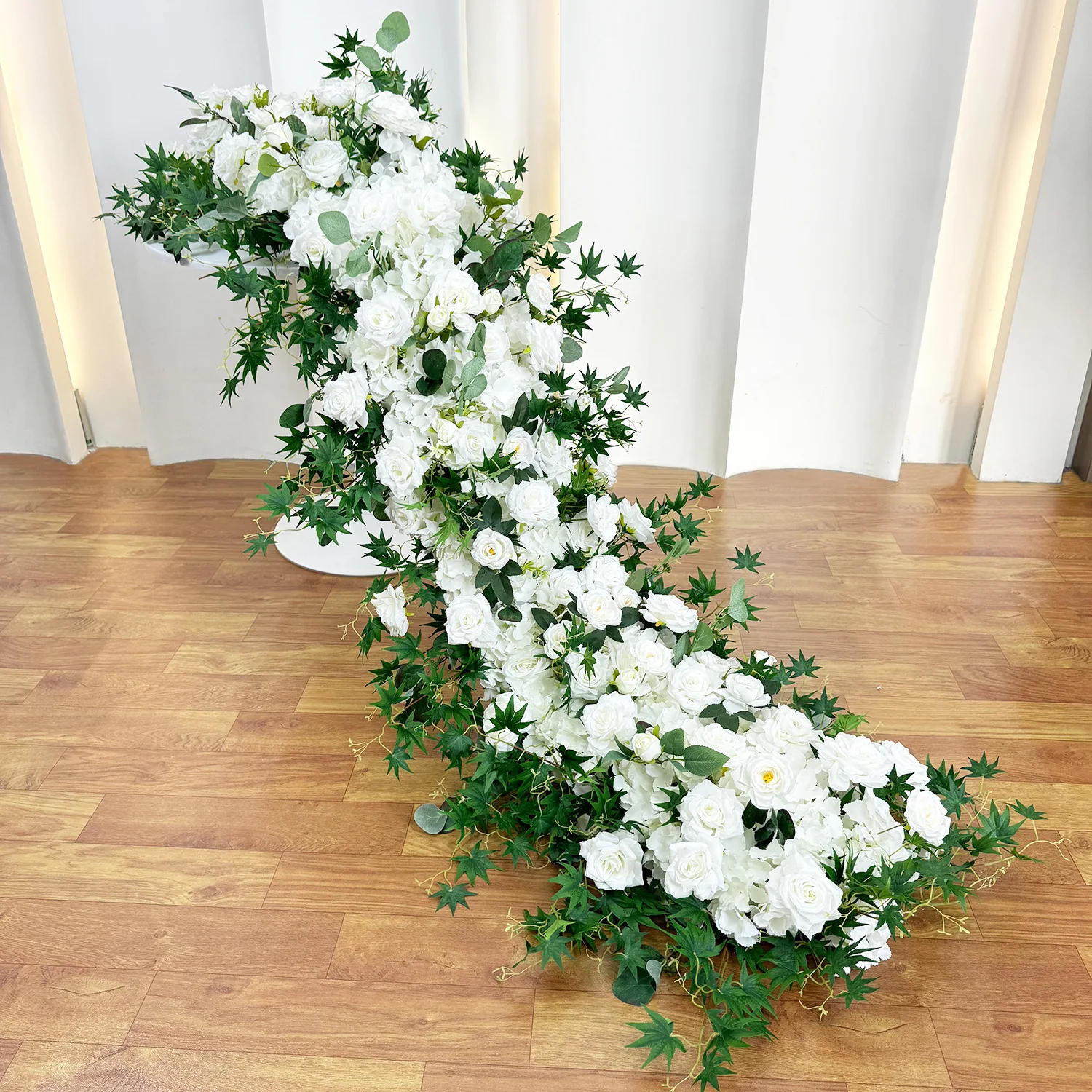 Künstlicher rosa-weißer Rosen-Tischläufer, florale Reihe, Hochzeitstisch-Mittelstück-Arrangement, Bankett-Hintergrund-Blumendekoration – Detail 2