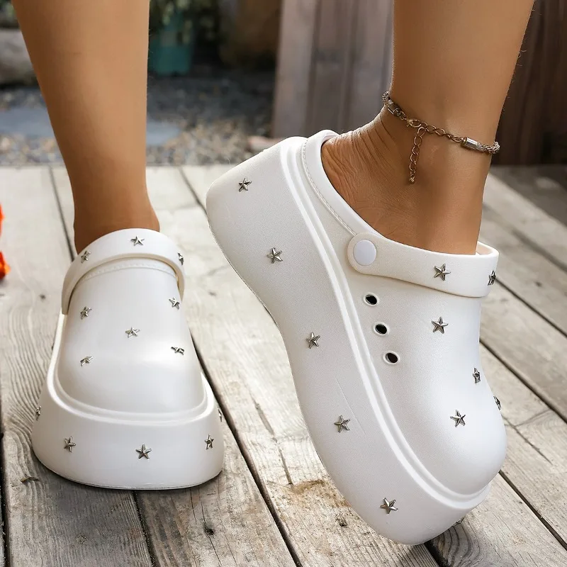 Neue Damen-Strandsandalen mit Dicker Sohle, Rutschfest und Atmungsaktiv, mit Luxuriösen Metallverzierungen, Sommer-Keilsandalen aus EVA, Bestseller