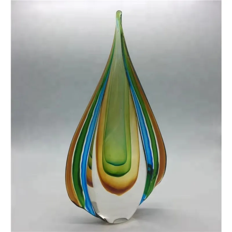 Hand-blown glass teardrop handicrafts are colorful and high-value