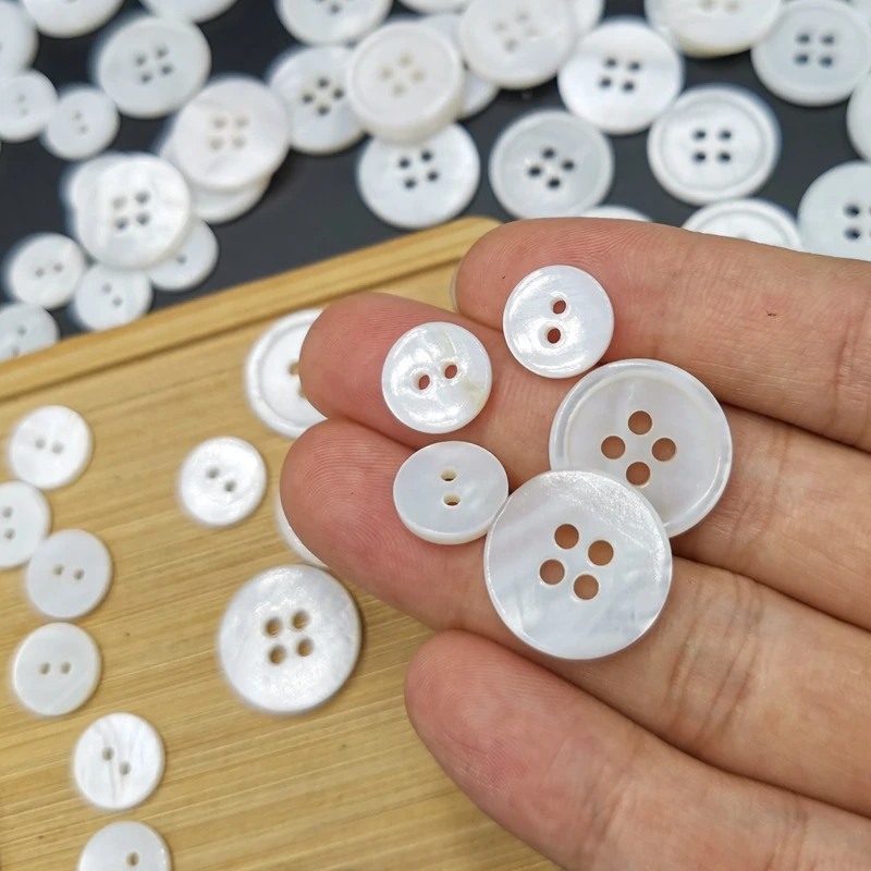 9-25mm Weiße Naturmuschelknöpfe mit 2/4 Löchern, Runde Muschel-Nähzubehörteile für Kleidung, Hemden, Handarbeiten, DIY-Bastelmaterialien – Detail 5