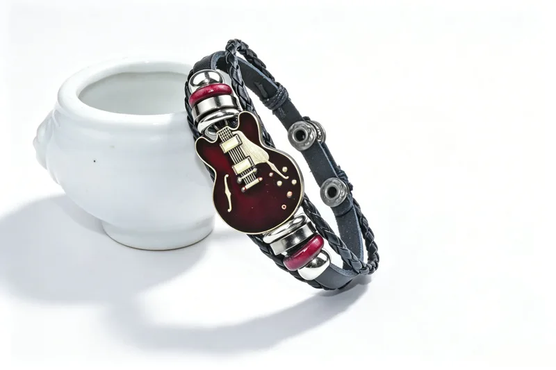 Vintage Musik-Gitarren-Lederarmband für Männer Europäischer Punk-Stil Armband mit Titan-Stahlschnalle Modischer Herren-Handschmuck Geschenk – Detail 2