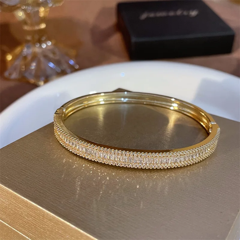 Japan and South Korea Summer Fashion Premium Feel Slightly Inlaid with Rhinestone Bracelets Light Luxury Open Gold Bracelet .