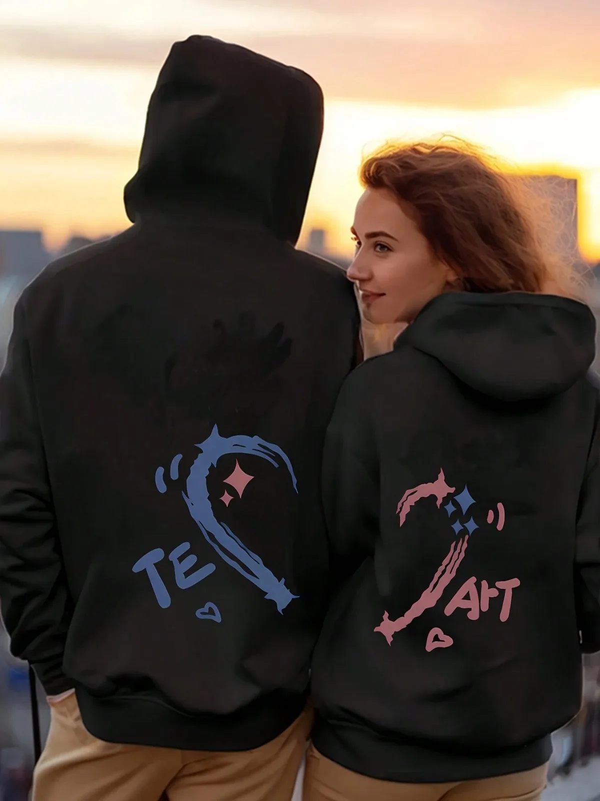 เสื้อฮู้ดคู่รักลายหัวใจพิมพ์ลายเท่ๆ สำหรับเขาและเธอ ของขวัญคู่รักสุดพิเศษ เสื้อผ้าคู่รัก