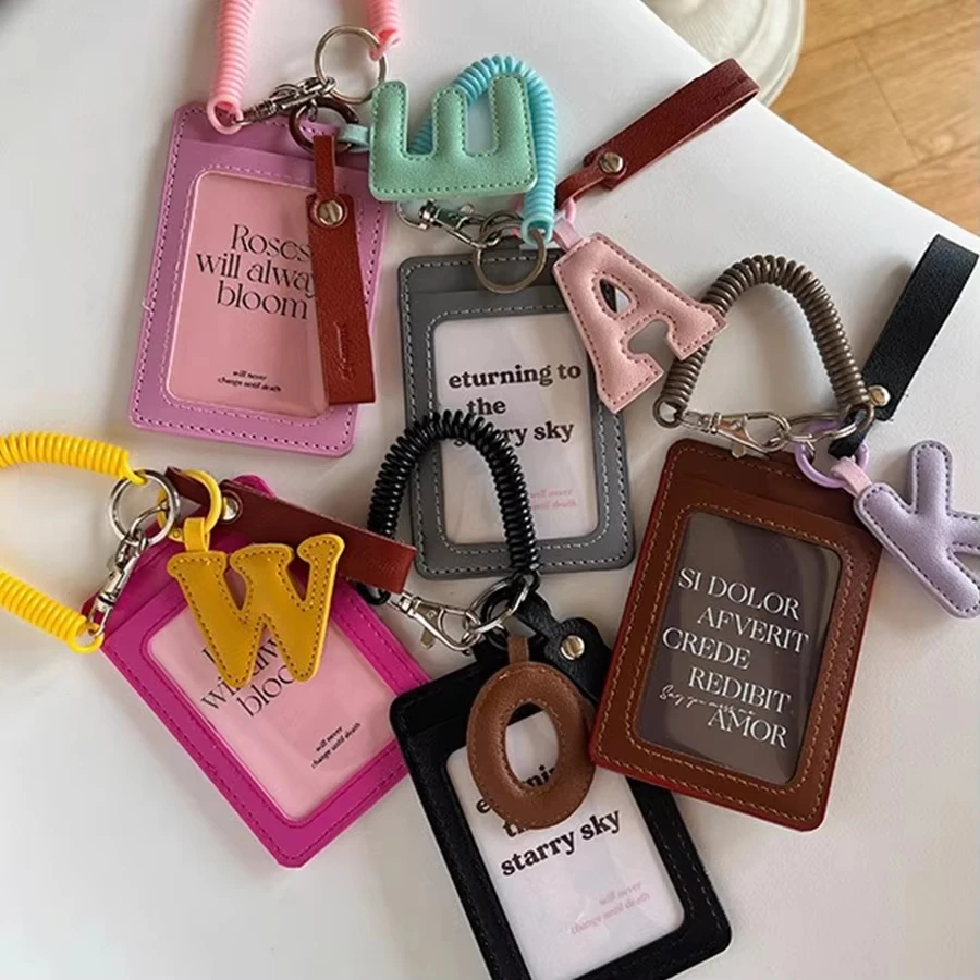 キーフォブ スタイリッシュな車のキーチェーン リストストラップ ポータブルキーホルダー財布 ハンズフリーギフト 女性用