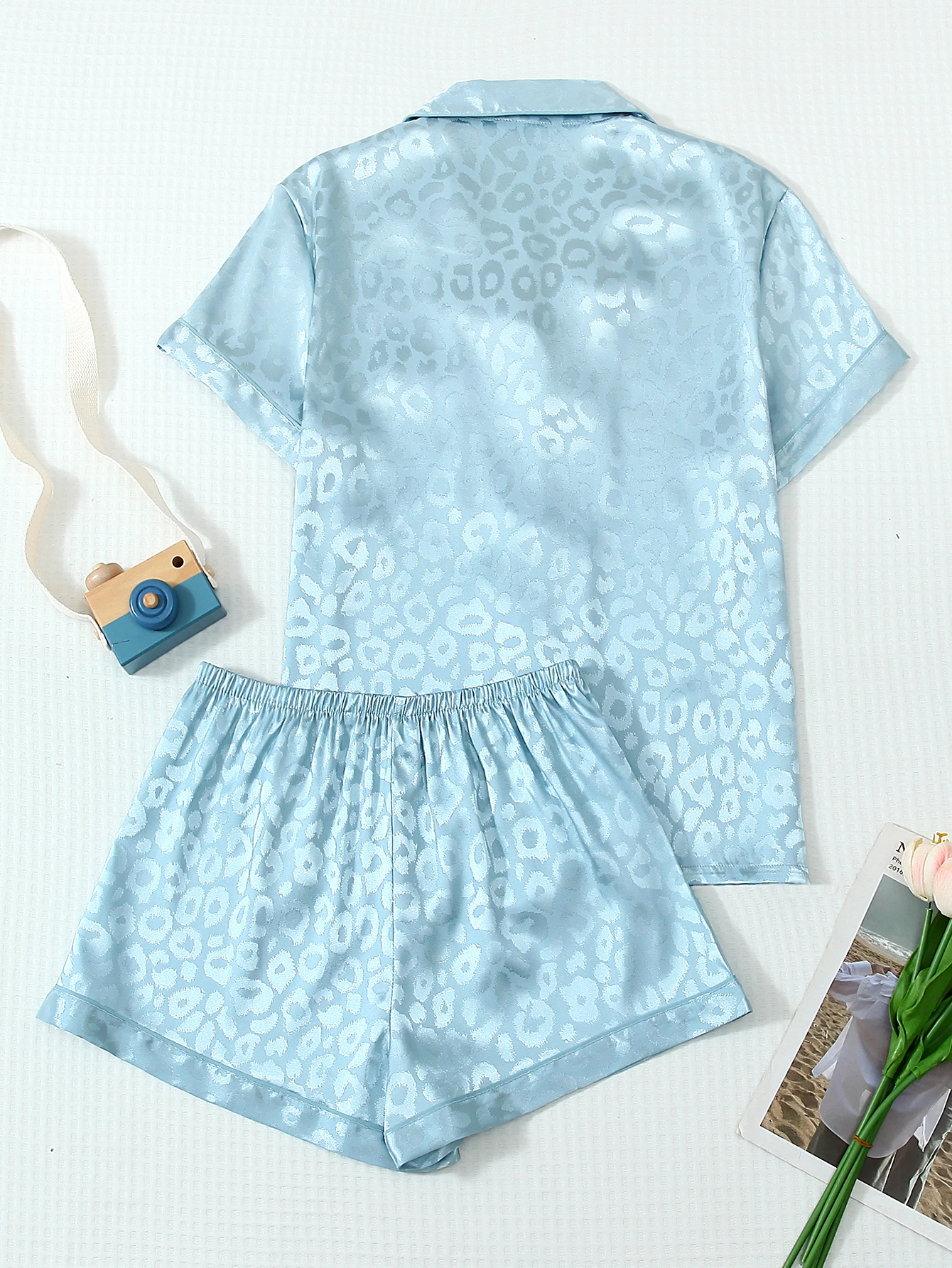 Two-Piece Comfortable Satin Leopard Print Lapel Button-Down Short-Sleeve Top with Pockets and Bow Shorts Spring/Summer Women's Pajama Loungewear Set Suitable for Home Use