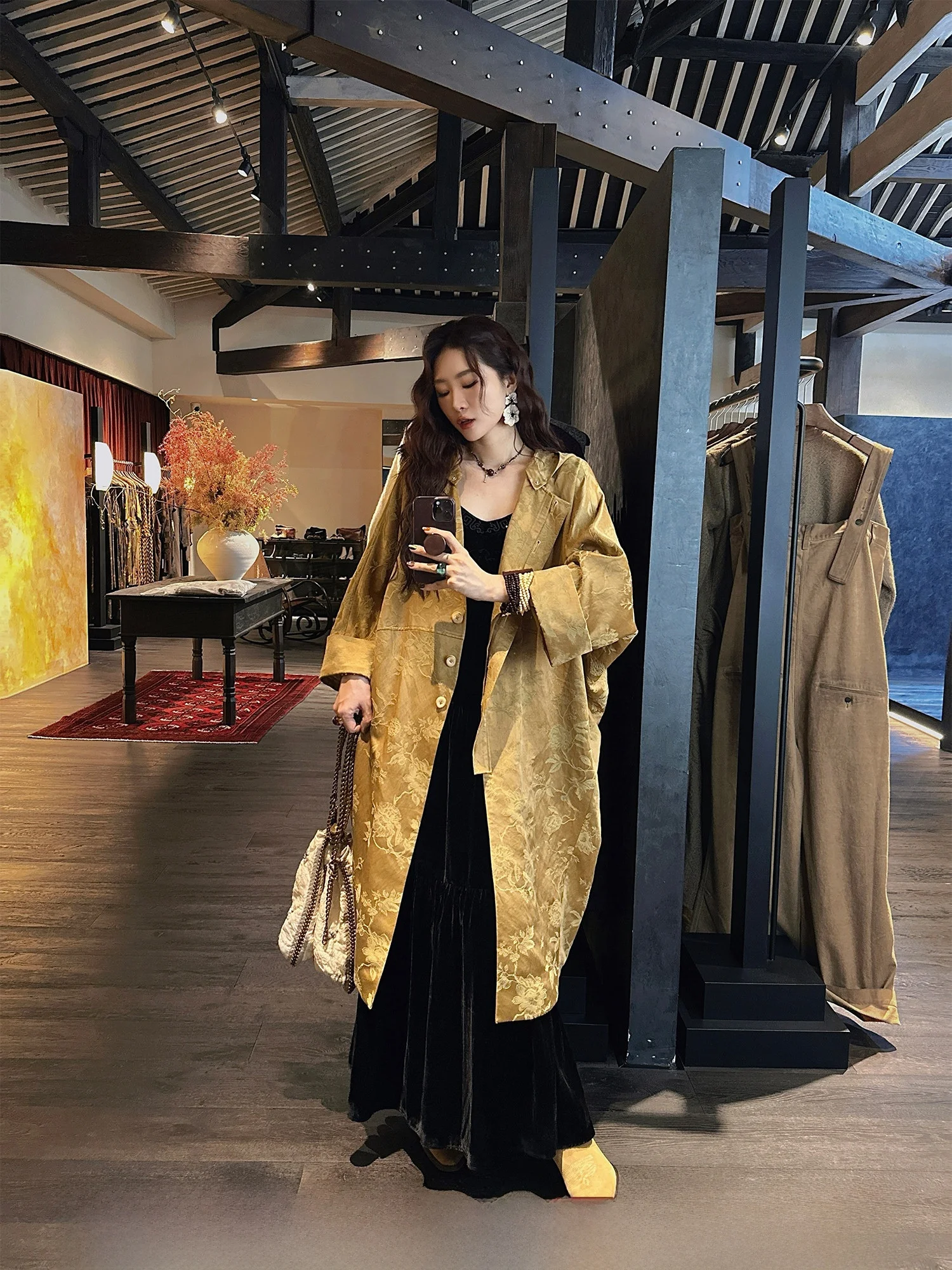 

Шелковый атласный плащ Sanji Bla с рукавами «летучая мышь», новинка 2025 года, модный, с цветочной вышивкой, свободный крой, в корейском стиле, повседневный, длинный