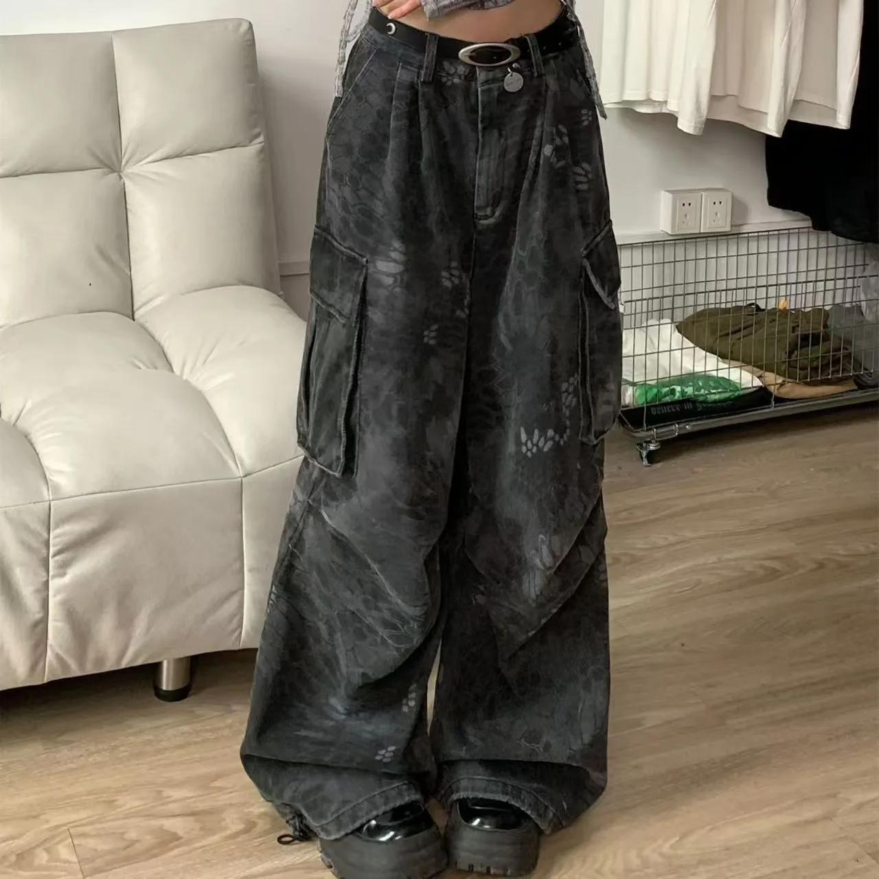 American Retro High Street Design with Snake Pattern Multi Pocket Workwear Jeans for Women High Waisted and Loose Wide Leg Pants