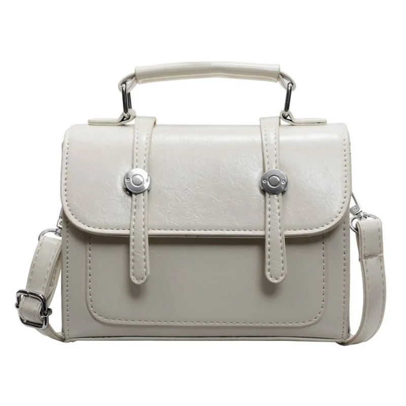 

Женский кожаный рюкзак в винтажном стиле с антикварной отделкой и вместительными отделениями для ретро-стиля и практичности