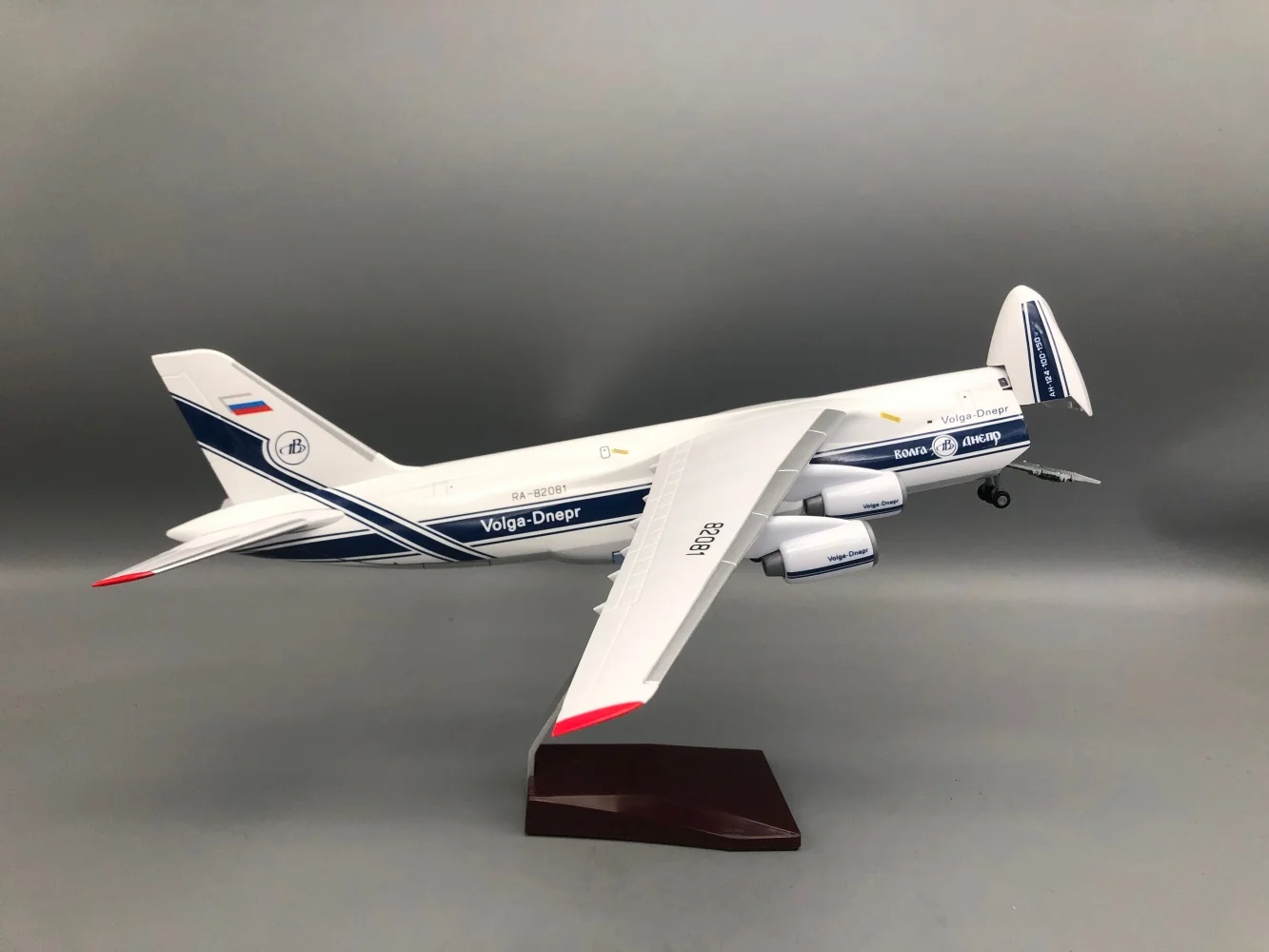 1/165 Scale Airplanes AN-124 Volga 42cm Resin Transport Aircraft Model Diecast Plane Openable Cockpit For Static Collection Gift