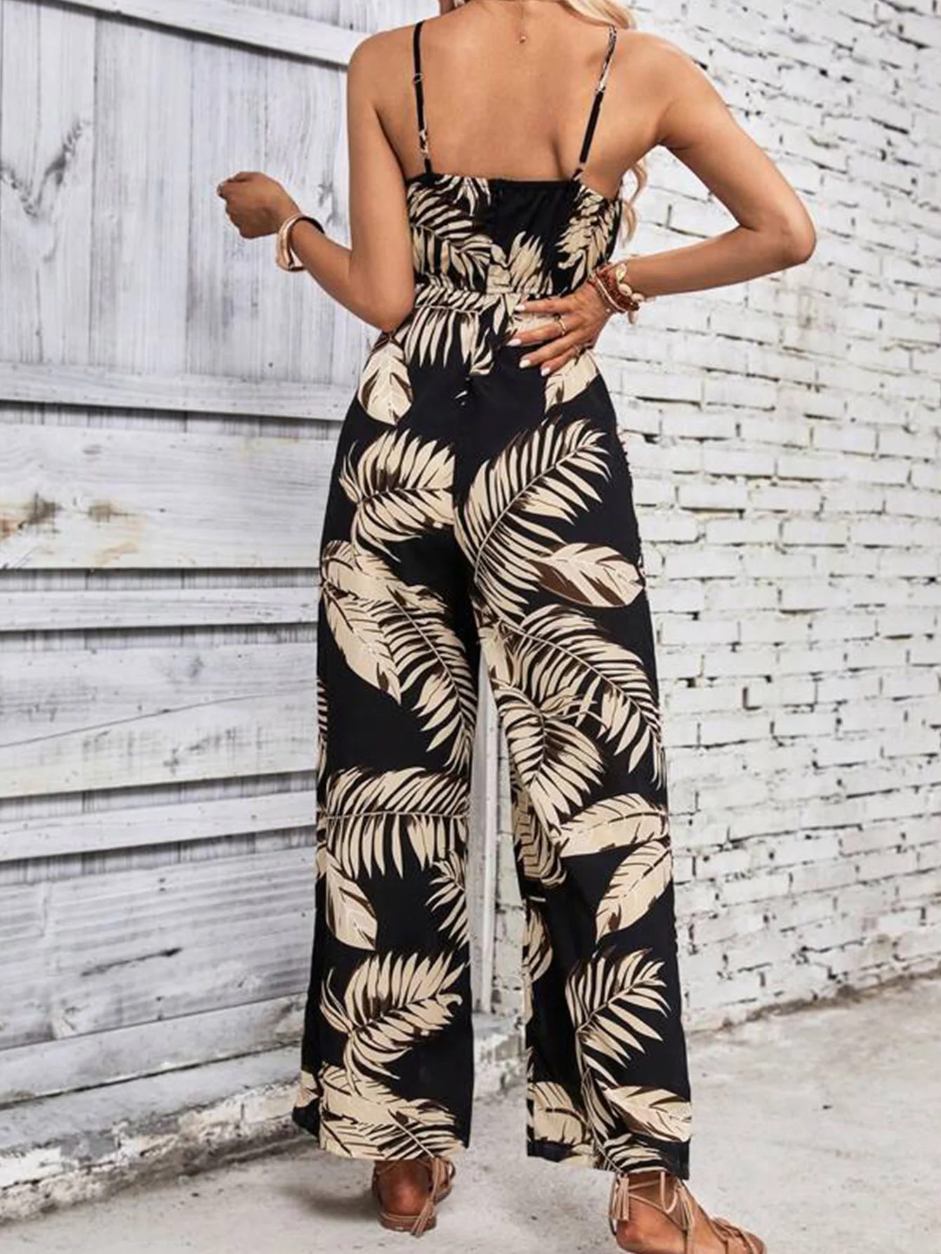 2024 new suspender jumpsuit female sexy backless wide leg jumpsuit casual sleeveless hollow printed top pants one-piece