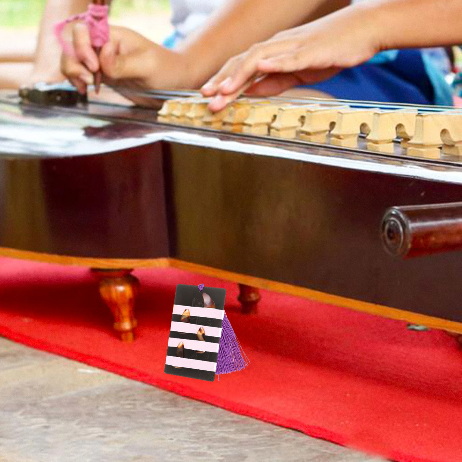 

1Pcs Guzheng Pick Storage Board Sandalwood Practical Nail Pick Holder Portable Wooden Accessory Pipa Nail Storage Durable Light