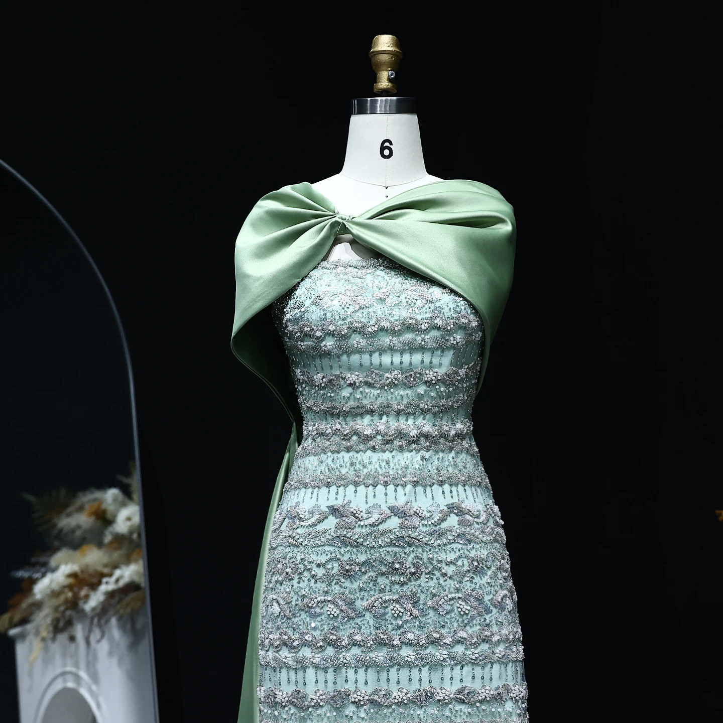 Sharon Said Arabisches Salbeigrünes Luxus-Abendkleid aus Dubai mit Cape, Champagner, 2026, Damen-Hochzeitskleider, SS238B, Maßanfertigung – Detail 7