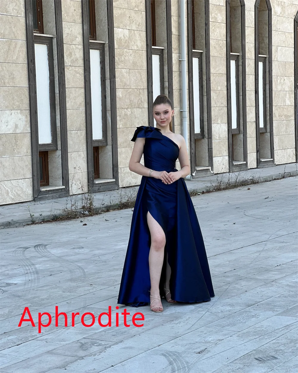 Dostosowane Dostosowane pełna wdzięku satynowa suknia wieczorowa Moda bez ramiączek na jedno ramię bez rękawów sukienka wysokiej jakości Celebrity G