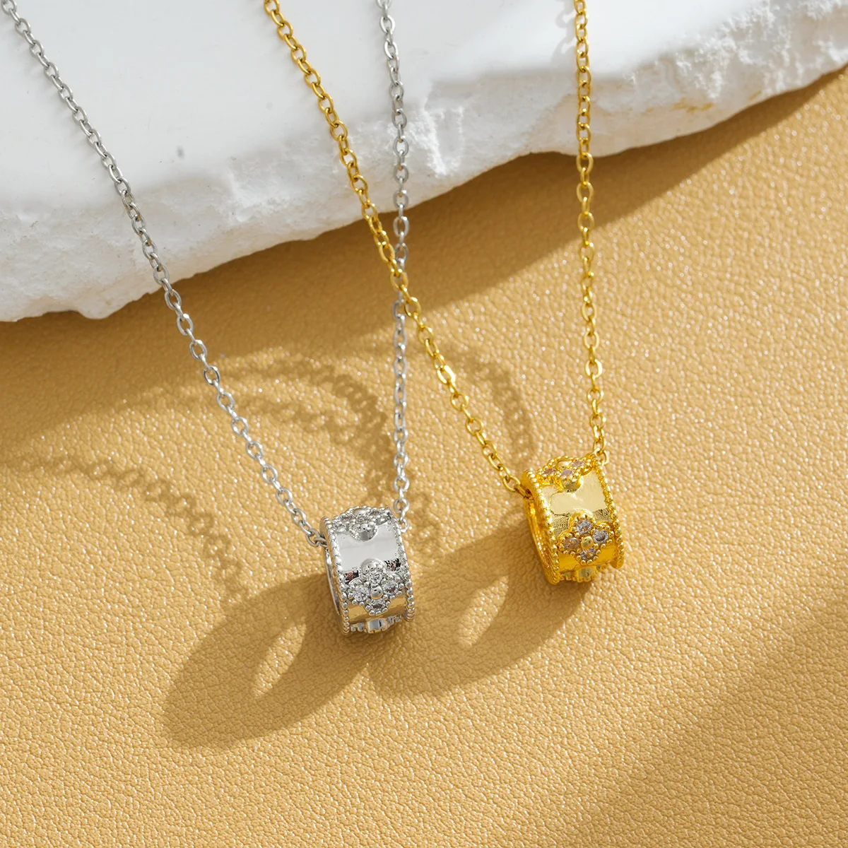 

High-end niche 2025 Kaleidoscope titanium steel necklace for women, non-fading, niche luxury, high-end design collarbone chain