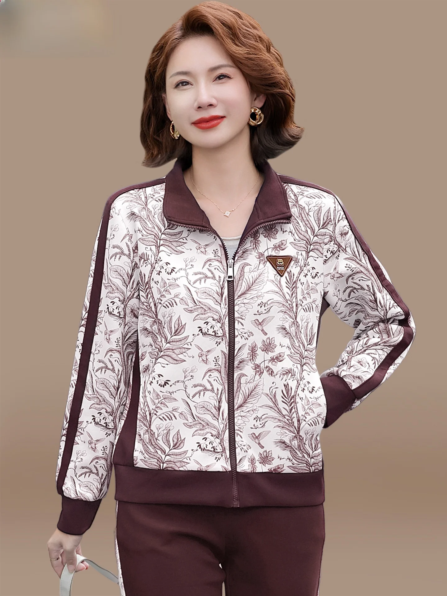 

Casual Printed Sportswear Set for Mom Autumn Faion Long Sve Zipper Closure Two-Piece Suit Polyester Fiber Loose Fit Sle