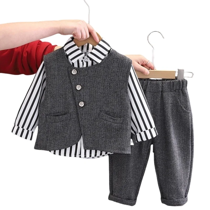 Ragazzi 2025 Top + Pantaloni Set da due pezzi di nuovi prodotti primaverili e autunnali Set di vestiti superiori e inferiori per bambini Completi per bambini