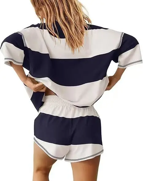 2026 Nuovo Trendy da donna Casual e confortevole Versatile a righe a mezza manica Top Pantaloncini Stile sportivo Set a due pezzi per le donne