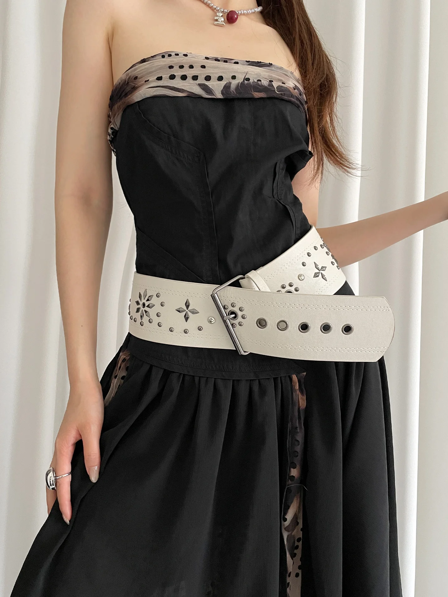 

Нишевый дизайн Sense Y2k Широкий пояс с заклепками для женщин в американском стиле панк с юбкой Джинсы с украшением поясного ремня