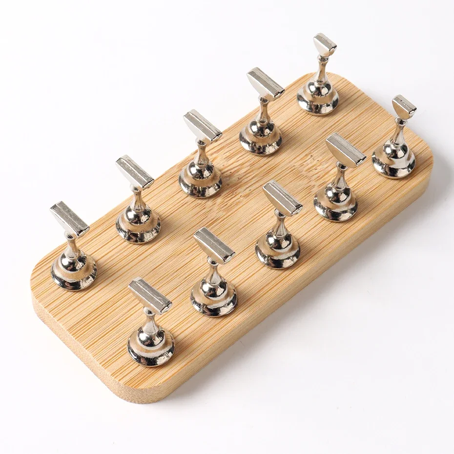 Magnetyczny stojak do ćwiczeń paznokci Mocny magnetyczny uchwyt na tipsy do ćwiczeń Prezentacja sztucznych paznokci Zestaw uchwytów do manicure