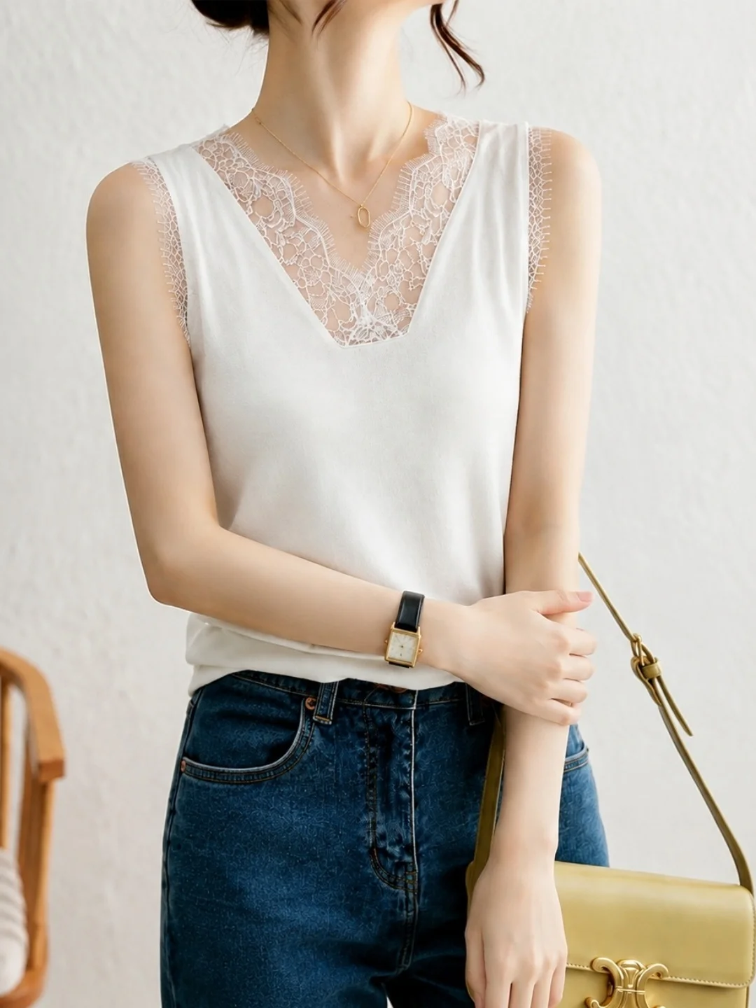 Slimming Knitted Vest 2026 Autumn New Fashion Design Lace Splicing Women's Top Korean Style Straight Cut Silk Blend Vest