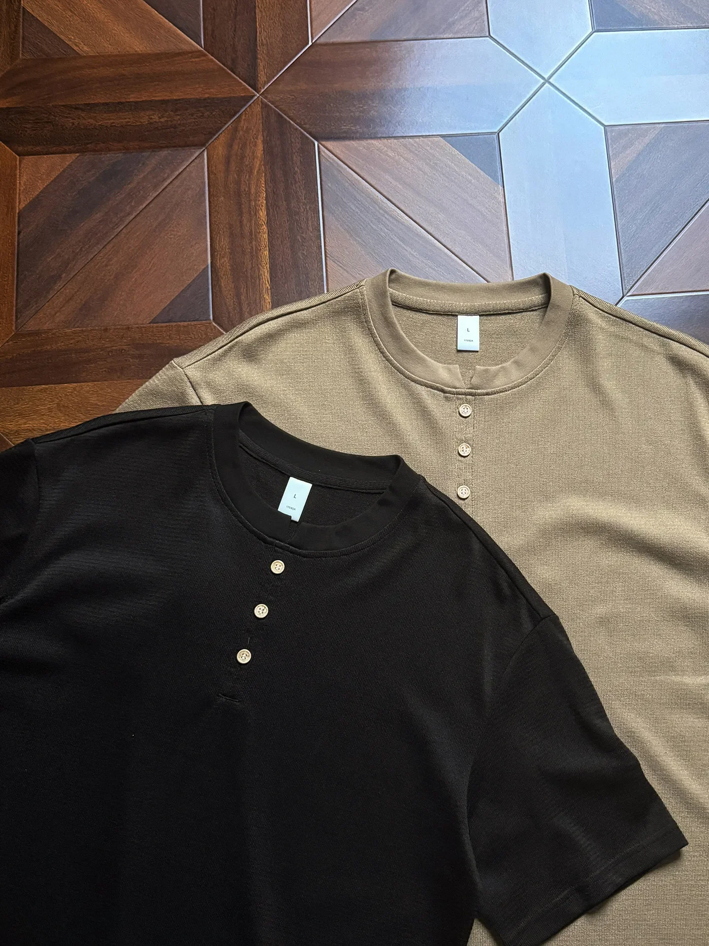 

Minimalist, advanced, comfortable and durable 8.1oz high-quality fabric short-sleeved T-shirt, skin-friendly and not sweaty